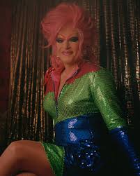 Olivia jones, real name oliver knobel, is well known in germany for her guided tours of hamburg's infamous reeperbahn red light and bar district, her numerous tv appearances and her activism in. Dragqueens Burlesque Und Stolze Eltern Ein Abend Mit Der Olivia Jones Familie Vogue Germany