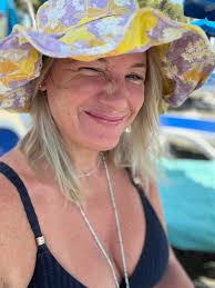 My daughter's friend has lost her handbag and bumbag