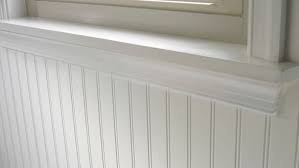 Wall and ceiling trim molding ideas for building casings, chair rails, baseboards, and crown, pictures and descriptions for building stacked profiles. Moulding Glossary