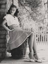 Encore aujourd'hui, les icônes mode des années 50 continuent de nous inspirer et certaines pièces ont d'ailleurs rejoint le rang des indémodables. 1001 Images De La Mode Des Annees 50 Trouver Les Tendances A Copier Aujourd Hui