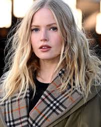 Văn Mai Hương là đại diện Việt Nam duy nhất cùng siêu mẫu Naomi, Thang Duy,  nam thần Seung Min (STRAYKIDS), “tài tử Thái Lan” Bright, RAYE,... góp mặt  tại buổi trình