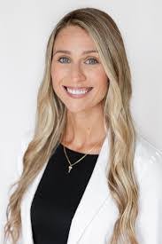 Amanda Tinkle's Instagram, Twitter & Facebook