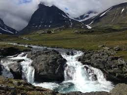 Kungsleden förlänger och utökar ett kreditlöfte på totalt 2,9 miljarder kronor hos handelsbanken och kompletterar lånevillkoren med målsättningar avseende mångfald och klimat. Kungsleden Waterfall Picture Of Kungsleden Vasterbotten County Tripadvisor
