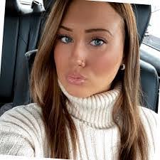 Lori Broxson's Instagram, Twitter & Facebook