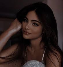 Cleo Mclean's Instagram, Twitter & Facebook