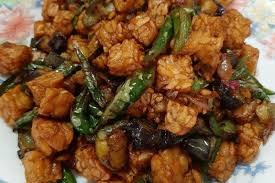 Tambahkan kecap manis secukupnya dan aduk aduk lagi sampai rat, kemudian tambahkan garam secukupnya lalu aduk lagi dan tambahkan sedikit air untuk kuahnya. Resep Oseng Tempe Kecap Rumahan Begini Cara Membuatnya Yang Enak