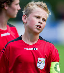 Daarna kwam frank rijkaard, die voor ajax een extra man op het middenveld werd. Ajax Star De Jong Is Named After Brit Pop Group Loves His Grandma S Meatballs And Is Off To Barcelona In 65m Transfer This Summer