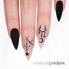 Diversos diseños de uñas negras 2020 con patrón de ajedrez están de moda. Unas Negras 5 Disenos Elegantes Para Un Look Formal