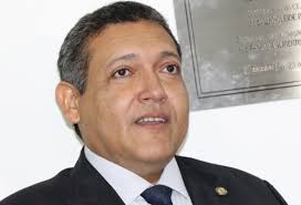 Em cerimônia restrita e plenário vazio, para evitar propagação do novo coronavírus, kassio nunes marques tomou posse como ministro do em seguida, marques leu o termo de compromisso. Bolsonaro Nomeia Kassio Nunes Marques Como Ministro Do Stf Folha De Alagoas