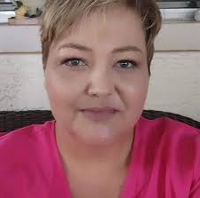 What are the best places for food and live music in Lewes?