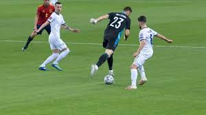 De la wikipedia, enciclopedia liberă. Spain Concede Bizarre Goal To Kosovo After Goalkeeper Loses Ball Video Watch Tv Show Sky Sports