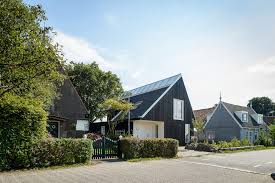 Vrei vand casa la tara? Casa Mica Si Moderna La Tara Olanda Arhipura