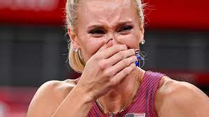 Russian anzhelika sidorova won the silver medal while britain's holly bradshaw took the bronze. R Htlja33oav4m
