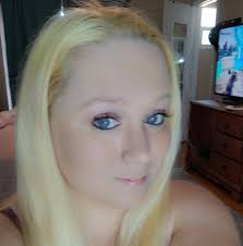 Our Grand Sierra Houseboat has room for up to 16 guests, two bathrooms, a  shaded roof, and a water slide that everyone will love! Perfect for big  groups ready to explore Shasta