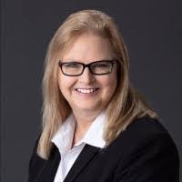 Kelly Amos's Instagram, Twitter & Facebook