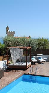 nage bronzage et farniente au bord de la piscine du bestwestern hotel la rade de cassis piscine de france piscine hotel