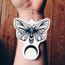 80 Idees De Tatouage Au Poignet Et Leur Signification Idees Et Decoration Pour La Maison En 2020 Tatouage Poignet Idees De Tatouages Tatouage De Papillon