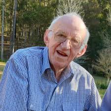 Dora Creek at Currans Road, a scenic spot for swimming and boating near  Avondale