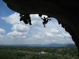 Sebagai tanda penghormatan, satu majlis penganugerahan akan di adakan di padang permainan taman emas bukit keteri pada 26/1/2011 jam 9.00 malam. Belly Button Window 7b Bukit Keteri Perlis Malaysia
