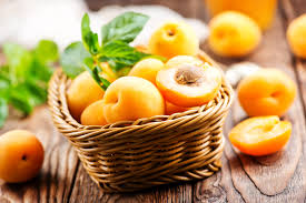 Prepariamo insieme una morbida torta di albicocche, con frutta fresca, un dolce sano e leggero, tipico della stagione estiva, periodo in cui si trovano. Ricette Di Albicocche 7 Torte Buone E Dolci Veloci E Facili