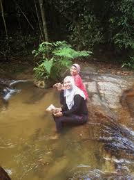 Air terjun ini merupakan gabungan dari 275 air terjun individu kecil, yang bahkan tak kalah cantik dari air terjun niagara yang tersohor itu. Air Terjun Sofea Jane Aka Kubang Gajah