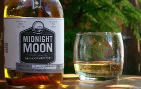 Apple pie moonshine is a lot of fun to drink and it's easier than ever to make at home. The Best And Only Apple Pie Moonshine I Ve Ever Had The Packaging Totally Sold Me Apple Pie Moonshine Easy Cocktails Moonshine