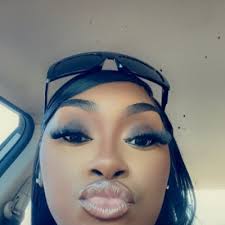 Dmetri Enoch (@istay_lightskin)