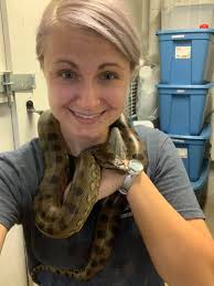 Will her Christmas hat fit better with a new band?