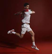 Petenis tunggal putera serbia novak djokovic berpose dengan piala kemenangannya di depan menara eiffel, di. Tennisspree Novak Djokovic Clay Season Outfit Djokovic Facebook