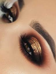Black And Gold Halo Eye Makeup These Eye Makeup Looks Will Give Your Eyes Some Serious Pop In 2020 Golden Eye Makeup Halo Eye Makeup Black Smokey Eye Makeup