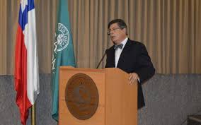 Luis Riveros analizó el panorama actual de la educación en Chile y presentó  su nuevo libro