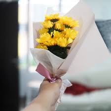 Bunga matahari atau helianthus ini berasal dari daerah amerika utara sekitar 1000 tahun sebelum masehi, dan telah dibudidayakan sebagai sumber. Jual Harga Murah Bouquet Bunga Matahari Impor Artificial Flower Sunflower Buket Kado Berkualitas Ralali Com Harga Grosir 2021 Ralali Com