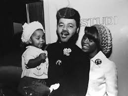 Donna mccabe from new york will soon hold the tina turner that's my life limited edition in her hands. Pin Auf Ike And Tina Turner