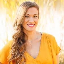 Suzanne Hale's Instagram, Twitter & Facebook