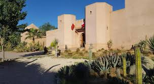 Palais claudio bravo est un véritable parc au milieu des champs et des plantations, se situe à 10 km. Palais Claudio Bravo Route Palais Claudio Bravo Taroudant