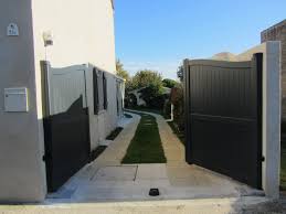 La couleur universelle gris ral 7016 complète le tout ! Portail Alu Battant Avec Motorisation Enterree Valence En Gris Anthracite Ral 7016 Portail Alu Art Portail Portail Aluminium