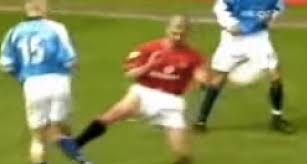Nel 2001, roy keane, in un derby contro il manchester united, a seguito di un'entrata killer, gli procurò la rottura nel corso del match tra leeds e manchester united, in un contrasto di gioco con haaland. Roy Keane On Haaland Career Ender Or Football Myth