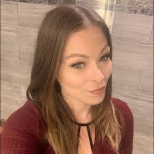 Danielle Daggett's Instagram, Twitter & Facebook