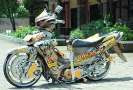 13 gambar modifikasi motor jupiter z 2019 beserta tipsnya 11 03 2019 kalau tadi warna biru kali ini adalah modifikasi motor jupiter z warna merah yang juga memiliki peminatnya sendiri yamaha jupiter z warna merah bisa dilakukan penggantian beberapa komponennya misalnya bagian velg knalpot atau juga jok motor hal ini ditujukan agar look dari. Pilihan Modifikasi Jupiter Z Gaya Anak Muda Yang Doyan Ngebut