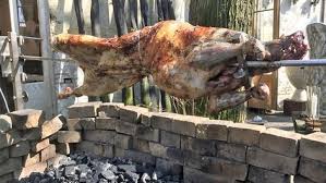 Rezept Ganzes Lamm Vom Grill Ndr De Ratgeber Kochen Rezept Spanferkel Grillen Rezepte Grillen