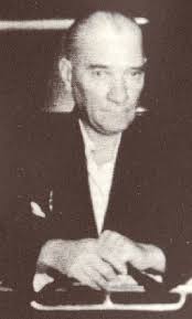 Ataturk Un Bir Gozu Neden Baska Yere Bakiyordu Uludag Sozluk