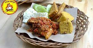 Tiada sesiapa pun yang tahu. Getting Oliver To Try Ayam Gepuk Pak Gembus For The First Time Heyitsparis Com
