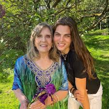 He is signed by model agency tess management. Elizabeth Hurley Ist Verungluckten Sohn Damian Betaubt Fans Als Er Das Ebenbild Von Oma Aktuelle Boulevard Nachrichten Und Fotogalerien Zu Stars Sternchen