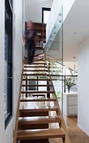 Escalier En Bois Moderne Sans Contremarches Sur Un Fond Blanc Escalier Bois Escalier En Verre Rampe Escalier Bois