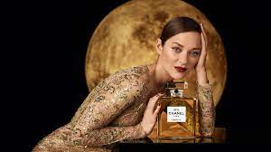 Chanel no 5 leau christmas campaign christmas trends lily rose depp still photography cosmetics & perfume advertising design art of living editorial fashion. Behind The Scenes Of The Chanel No5 Christmas Campaign Marie Claire