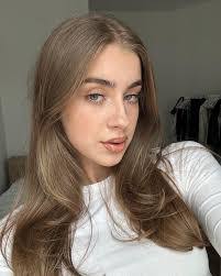 Mary Sher's Instagram, Twitter & Facebook