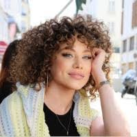 Lisa Nau's Instagram, Twitter & Facebook