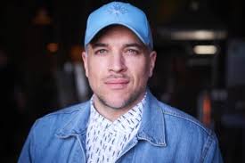 Mike Bickerton's Instagram, Twitter & Facebook