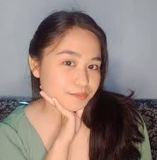 School namin? "Bawal yung Ripped Jeans, pero pwede yung maiksing palda".🙄😂