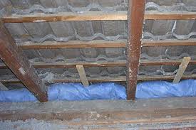 Dammmaterial Wir In Einen Dammsach Eingeblasen Welcher Den Hohlraum Ausfullt Dach Dammen Leiterdekor Dammung Dach